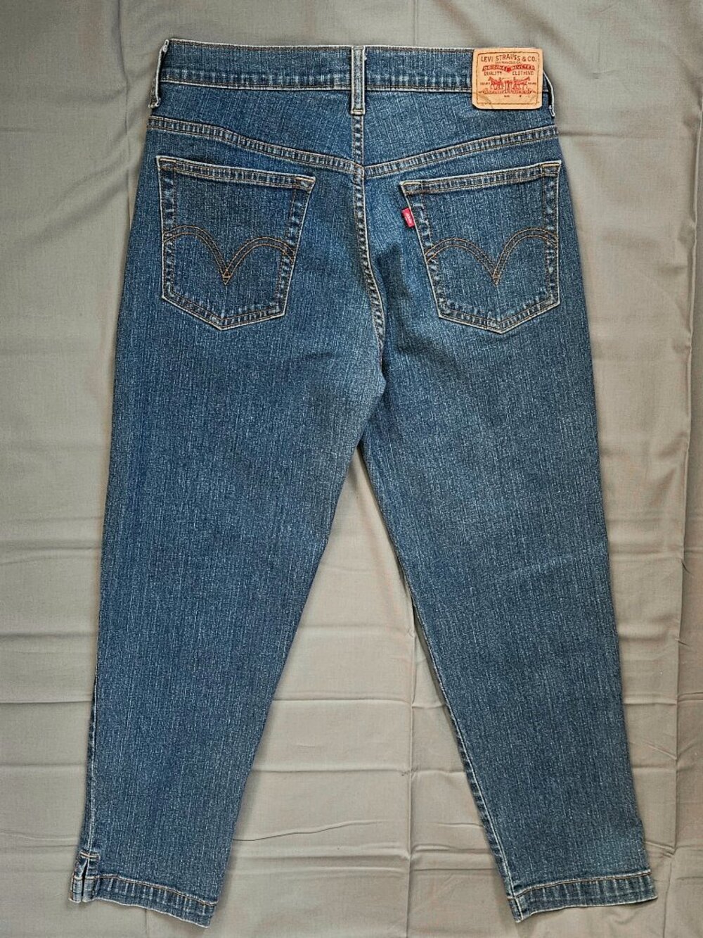 Vintage Levi's Women's 10 Blue Jean Capri Pants Classic Slim Great